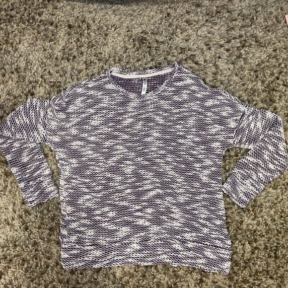 🏷️ 3/$15 SALE Fabletics Mesh Sweater - Picture 9 of 9